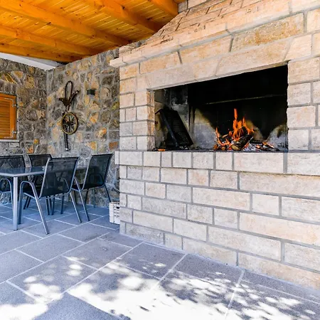 Appartamento Lavanda Sa Bazenom I Okucnicom 4* *