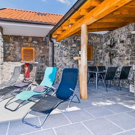 Lavanda Sa Bazenom I Okucnicom 4*