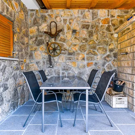 Lavanda Sa Bazenom I Okucnicom 4* Apartman *