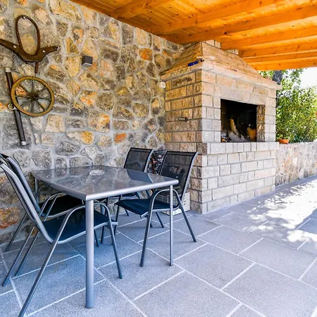 Lavanda Sa Bazenom I Okucnicom 4* Appartamento Hreljin