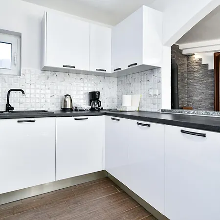Lavanda Sa Bazenom I Okucnicom 4* Apartman *