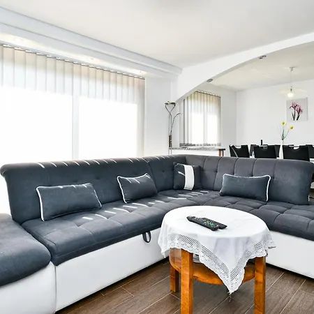 Lavanda Sa Bazenom I Okucnicom 4* Apartman *