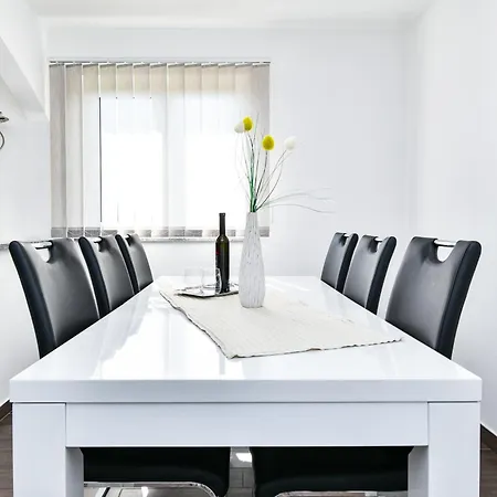 Apartman Lavanda Sa Bazenom I Okucnicom 4*