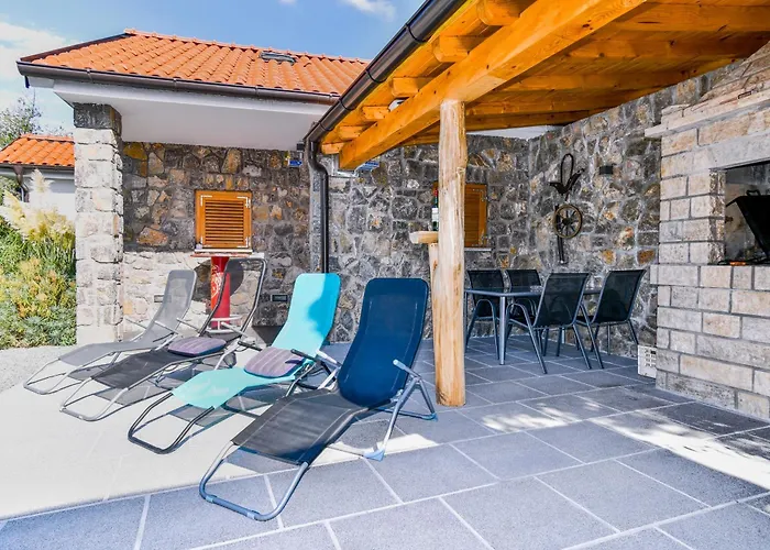 Lavanda Sa Bazenom I Okucnicom 4*